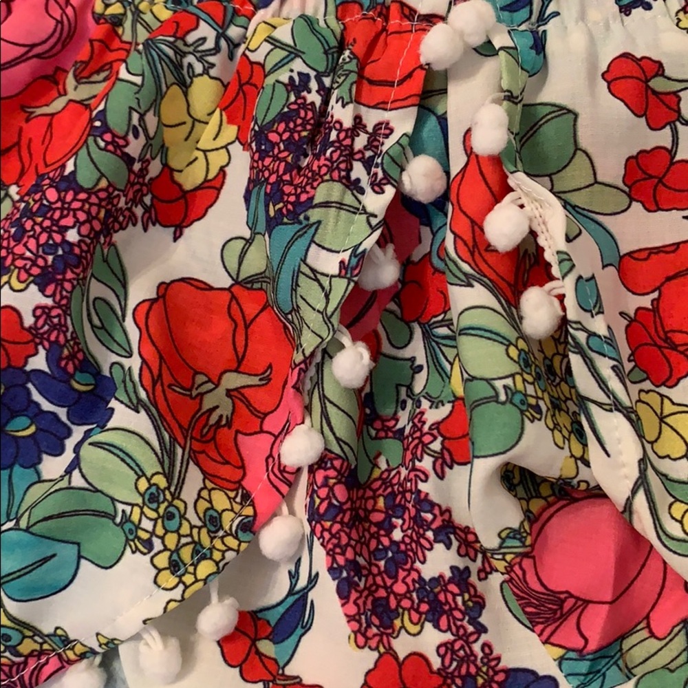 Floral print shorts with tiny pom poms - Picture 2 of 3